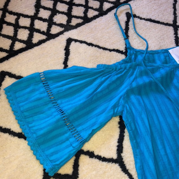 NWT Sloane Rouge cold shoulder bell sleeve top - Picture 6 of 10